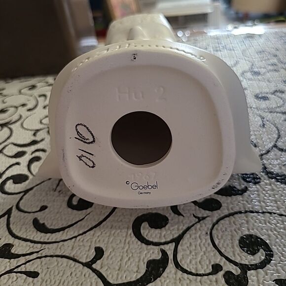 M.J.Hummel Bust  - Picture 8 of 14